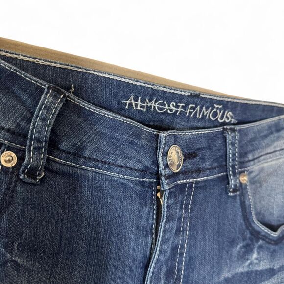 Almost Famous Jeans with Distressing Women’s Size 7 - Picture 3 of 7